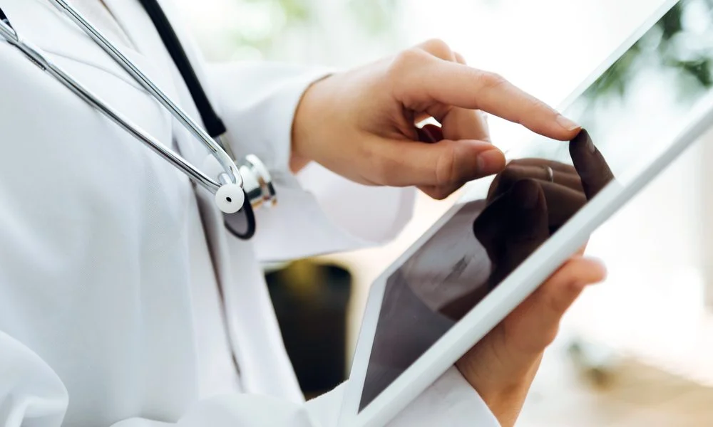 How online doctors handle emergency consultations?